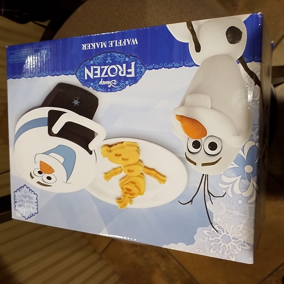 Disney Frozen Waffle Maker Olaf. NEW - Picture 6 of 11